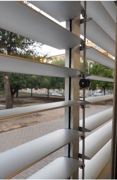 Arquitecto rehabilitación Valencia. Ventana reformada en instituto de Valencia